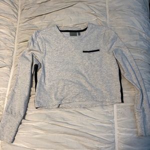 Cropped Athleta long sleeve T-shirt